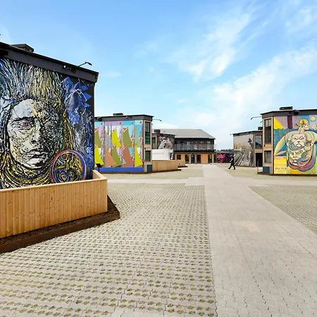 Rent A At Fun Art And In A Mecca Of Art And Experiences!  Hotel *